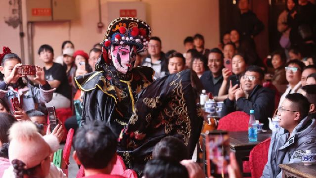 Чунцин: обязательное место для посещения! Билеты в Хугуанский дворец собраний: искусство смены масок в сычуаньской опере, придворные танцы, чайная церемония с длинным носиком – погружение в нематериальное культурное наследие