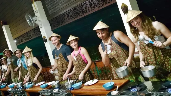 1 Day Trip: Cooking Evening Class Chiang Mai Visit Organic Garden and Market