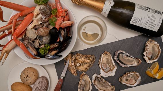 โรงแรม Courtyard ฮ่องกง MoMo Cafe - บุฟเฟ่ต์อาหารกลางวัน/บุฟเฟ่ต์อาหารเย็นซีฟู้ดหอยนางรมแบบไม่อั้น (ส่วนลดสูงสุด 35%)