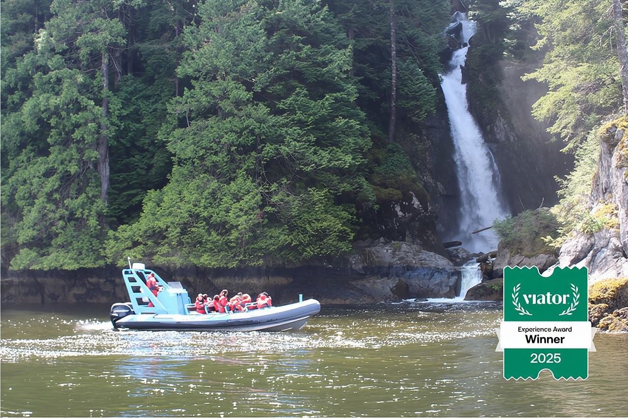 Zodiac-Tour zu den Granite Falls mit Vancouver Water Adventures