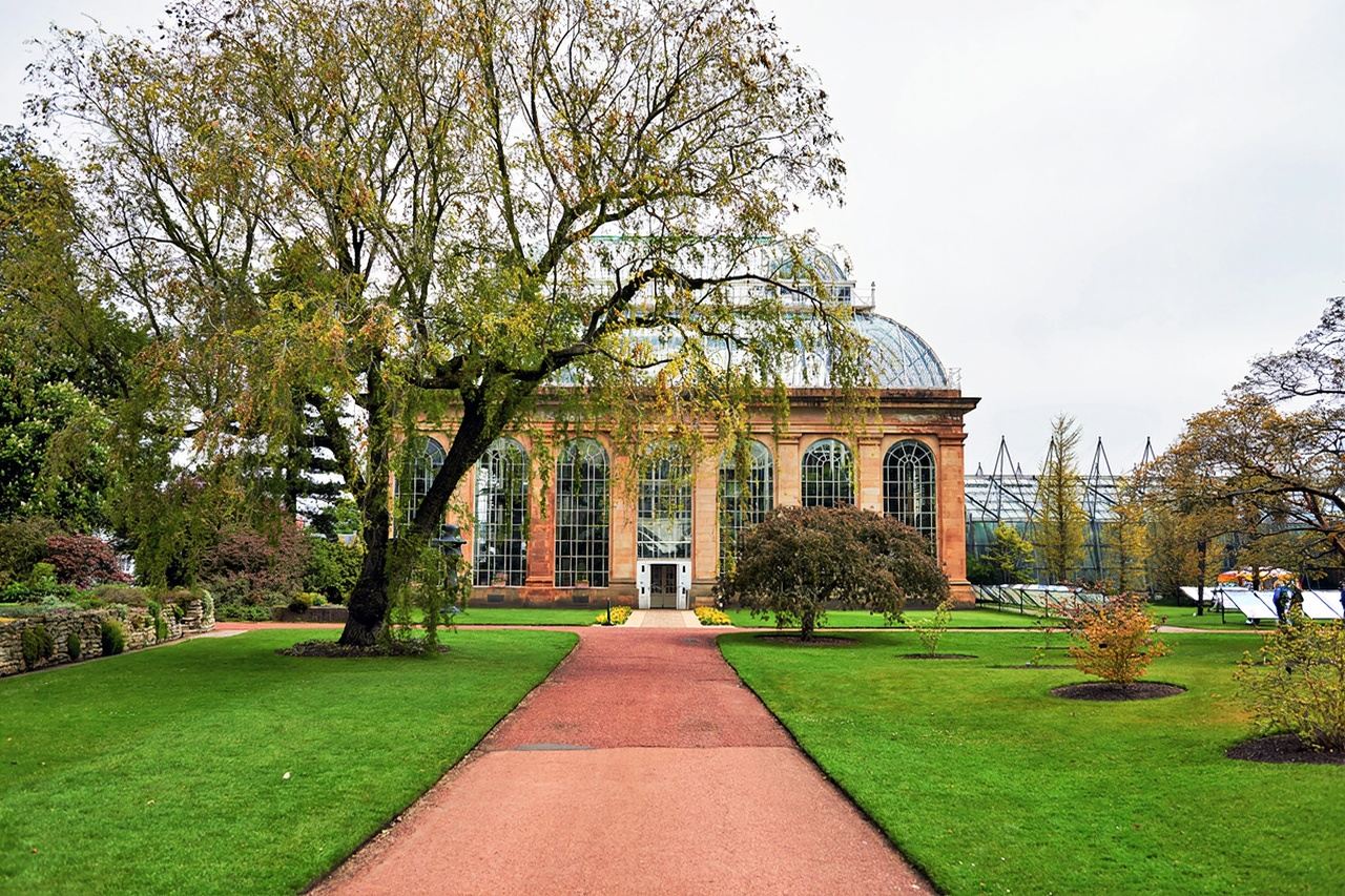 Edinburgh Castle + Princes Street Gardens + Royal Botanic Garden Edinburgh + Edinburgh Zoo in the UK