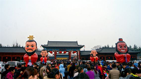 Kaifeng 1-day Private Tour: Wanshuishanwuxiacheng + Millennium City Park + Memorial Temple of Lord Bao