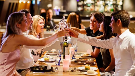 Сиднейский залив: обед/послеобеденный чай/ужин на закате/ужин под звездами/золотой ужин на круизе Captain Cook (доступно обновление до места у окна)