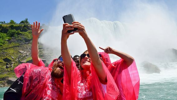 Niagara Falls Day Tour from Toronto and Skip the Line Boat Cruise