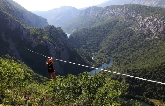 克羅埃西亞高空滑索：從奧米甚出發的切蒂納峽谷高空滑索探險