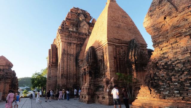 เหมาทัวร์: ทัวร์เมืองญาจางครึ่งวัน & อาหารกลางวันพร้อมผัดไทย