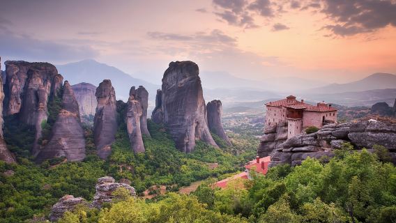 Kalabaka: Meteora Monasteries Minibus Tour with Photo Stops