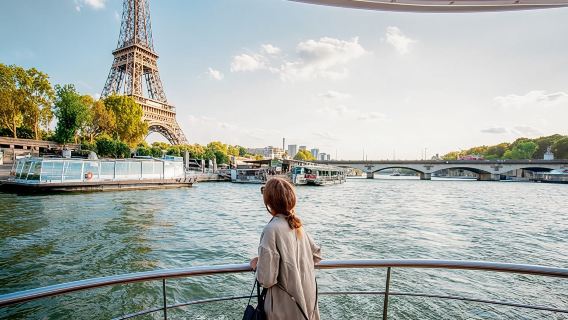 Paris: Eiffel Tower Guided Tour and Seine River Cruise