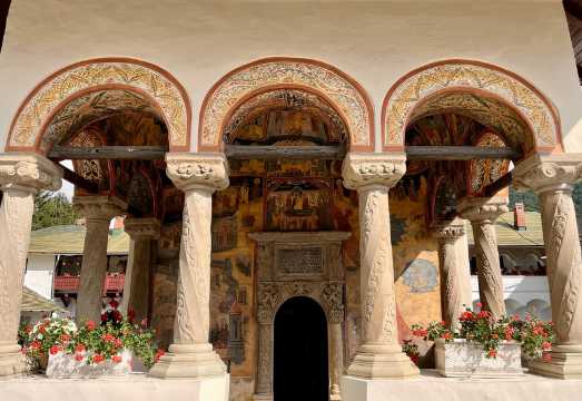 From Brașov: Romanian Castle Tour with Bran and Peles