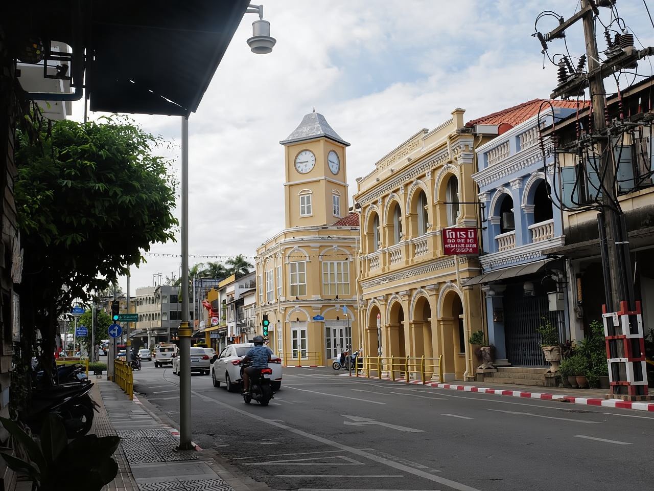 ทัวร์เมืองภูเก็ตพร้อมจุดชมวิว วัดวาอาราม และให้อาหารช้าง