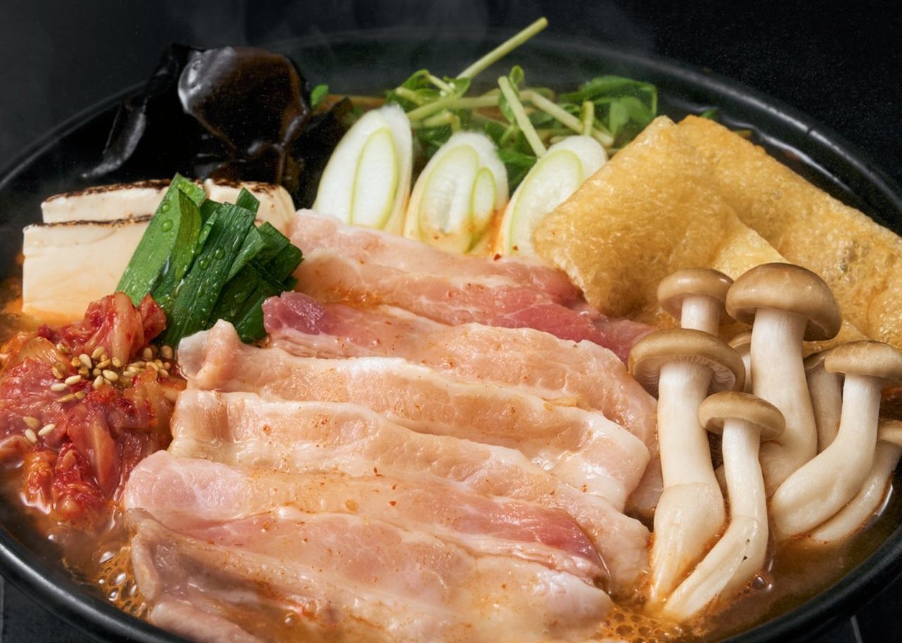 Yoronotaki Hakuba Branch - Choice of Wagyu Sukiyaki Set Meal or Kimchi Hot Pot Package Voucher