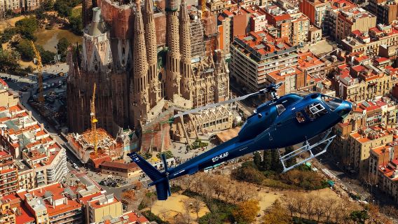 Helikopter-Rundflug über Barcelona mit Panoramablick auf die Stadt und die Küste