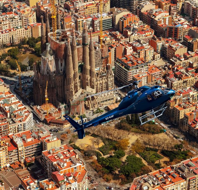 Experiencia de vuelo en helicóptero panorámico de Barcelona (incluye vistas panorámicas de la ciudad y la costa de Barcelona)
