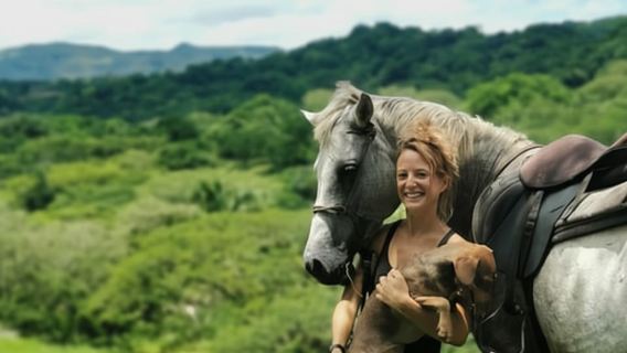 Barigona Beach: Horseback Ride, Picnic, and Swim