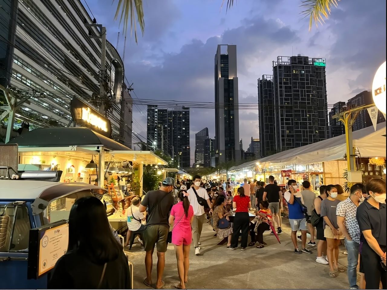 Tour di mezza giornata al mercato notturno Chatuchak di Bangkok, Thailandia [con guida in cinese, inglese e giapponese]