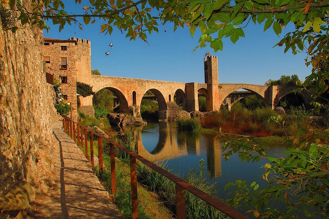 Piccolo gruppo dei vulcani Besalu, Lago Banyoles e Garrotxa da Girona