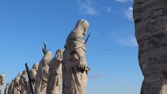Vatican: Basilica, Dome and underground early bird tour