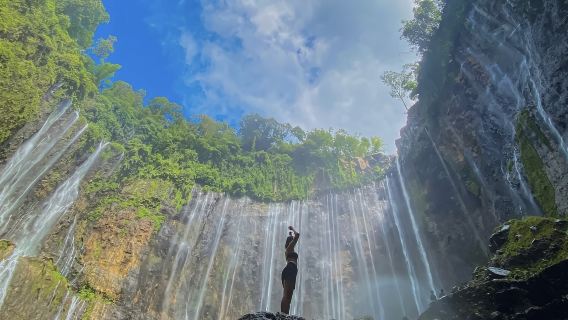 Tumpak Sewu Wasserfall & Das lebendige Jodipan Dorf Tagesausflug mit Mittagessen ab Malang