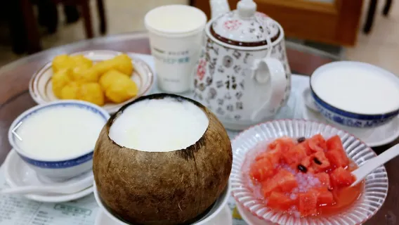 Must-Try Food Trail! Guangzhou Evening Food Tour & English Guide (All food Include)