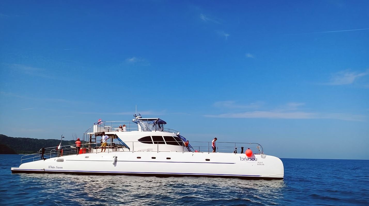Pattaya Catamaran Yacht 3 islands One-Day Tour | Snorkeling & Fishing | Pattaya Hotel Transfer | Koh Phai Island & Koh Rin Island & Koh Ped Island