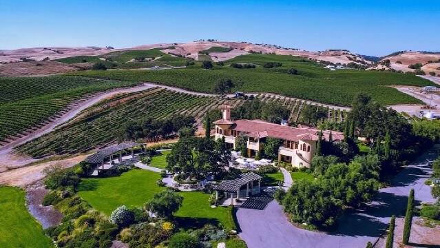 3-Winery Paso Robles Tour with Picnic Lunch & Tasting Fees