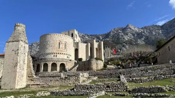 克魯亞包車精華遊:城堡、Skanderbeg Museum、老集市、聖山