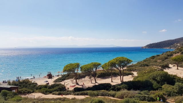 Excursión en barco en Costa Rei con snorkel