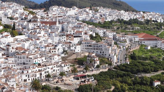 Nerja dan Frigiliana dari Málaga: gunung dan laut