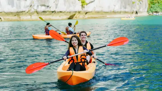 ハノイ発：ハロン湾日帰りツアー|カヤック＆ティトップ＆ジャグジー