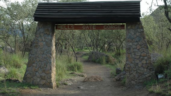DARI NAIROBI: WISATA SEHARI KE GERBANG NERAKA DAN DANAU NAIVASHA.