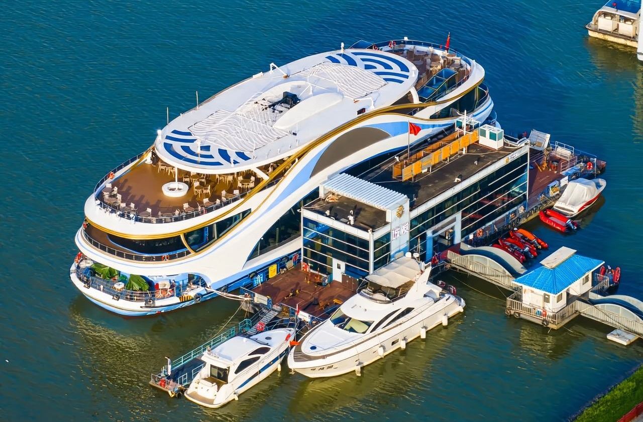 Esperienza in crociera sul fiume Xiangjiang a Changsha [Molo di Juzizhou/Molo della montagna Yuelu/Molo dei tre musei e una sala] (notti scintillanti + paesaggio di montagne, fiumi e città + viaggio romantico)