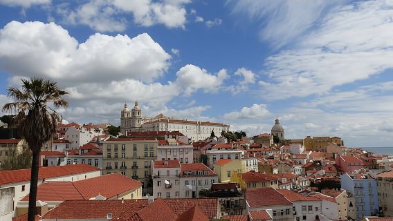 Old Lisbon tuk-tuk tour with food tasting