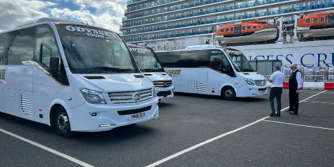 岸上觀光團:貝爾法斯特出發巨人之路之旅(寬敞座位巴士)