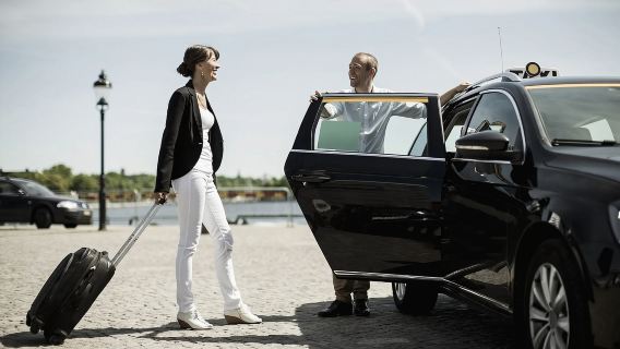 đưa ra sân bay sân bay Abu Dhabi