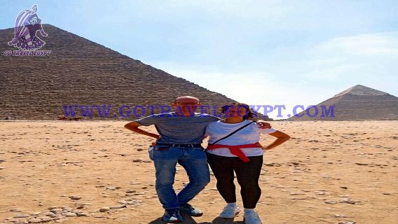 grupo privado a las Pirámides de Giza, el Gran Museo Egipcio (GEM) y el Museo Egipcio en Tahrir
