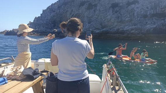 Sesimbra: Bootsfahrt mit Schnorcheln an geheimen Stränden und Buchten