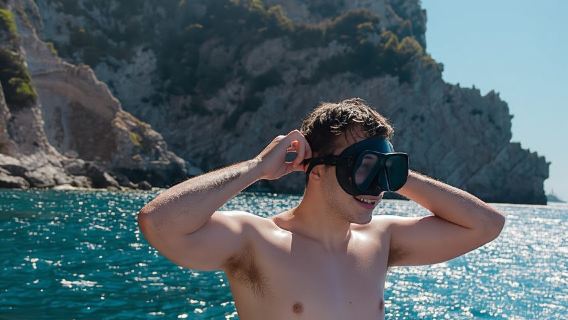 Sorrento: tour in barca a Capri con soste per il bagno, bevande e snack