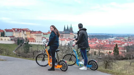 Praga: tour panoramico in bici elettrica/monopattino elettrico
