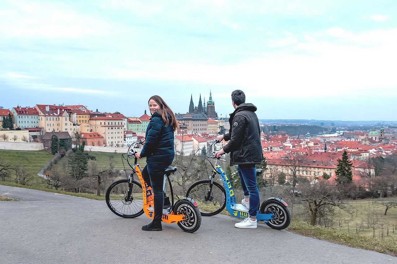 Prague : visite panoramique en vélo/scooter électrique
