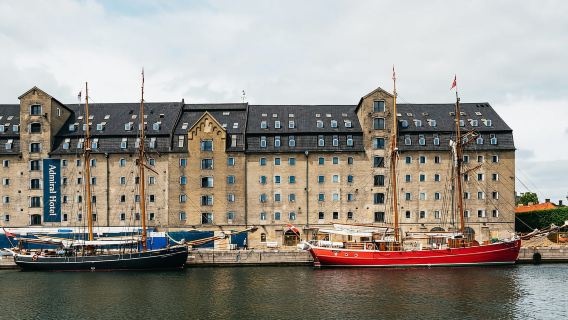 Copenhagen: Tour du thuyền xã hội khám phá kênh đào cổ và những viên ngọc ẩn giấu