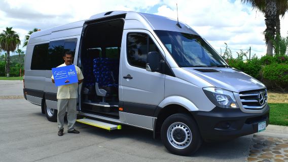 Los Cabos: Roundtrip Airport to Cabo San Lucas Shared Van
