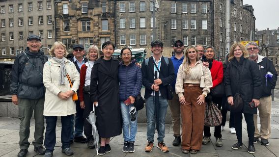 Edinburgh Castle & Royal Mile Walking Tour - Ticket Included