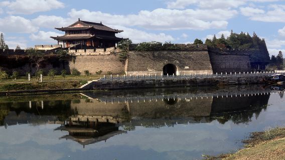 三国誌シリーズ：荊州古城、荊州博物館、関帝廟など荊州日帰り観光 昼食付き＜ホテル送迎／日本語ガイド／1名出発／武漢発＞