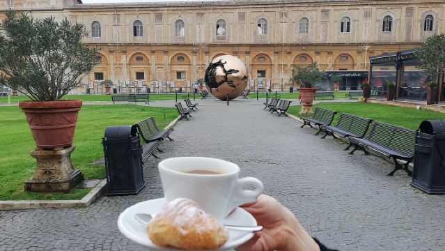 VIP Vatican Breakfast and Guided Tour with Sistine Chapel Access