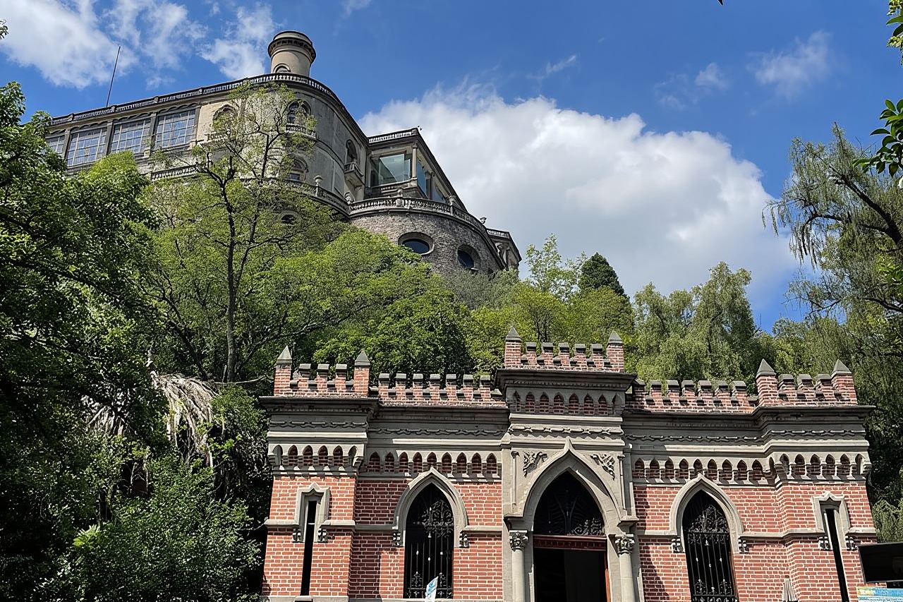 Exclusive Tour to Chapultepec Castle