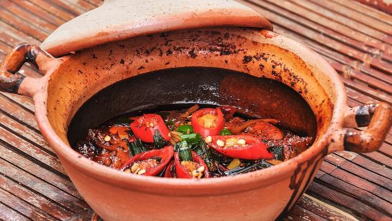 My Grandma's Home Cooking Class in Hoi An