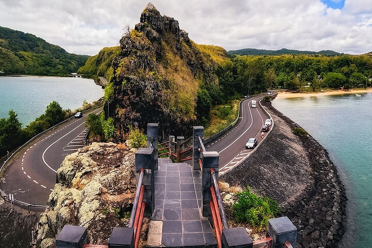 Wild South with Waterfalls & Rare Exotic Viewpoints with Lunch