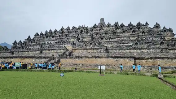 Yogyakarta: Borobudur Top Access & Prambanan Temple Private Tour
