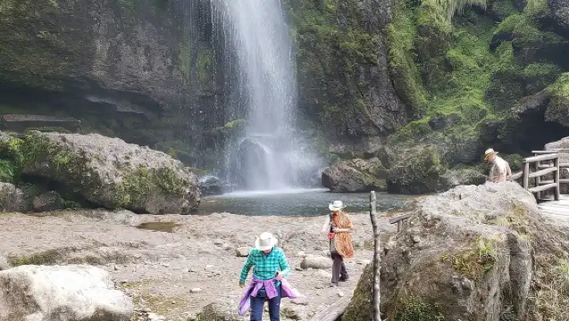 Giron Waterfall and Busa Lake