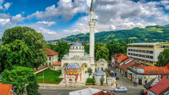 เปิดเผยจิตวิญญาณแห่งเมืองบันจาลูกา: เดินเล่นและเพลิดเพลิน